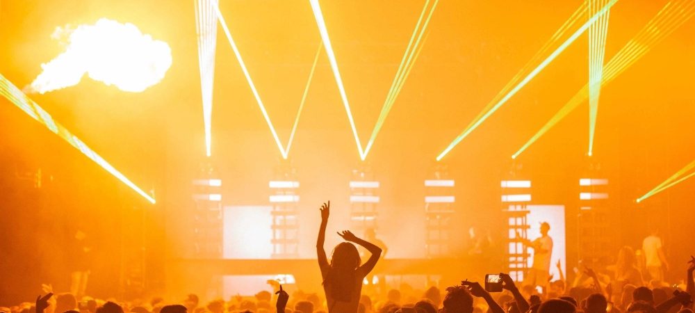 beautiful-shot-live-concert-performance-with-yellow-light-show-big-crowd-cheering