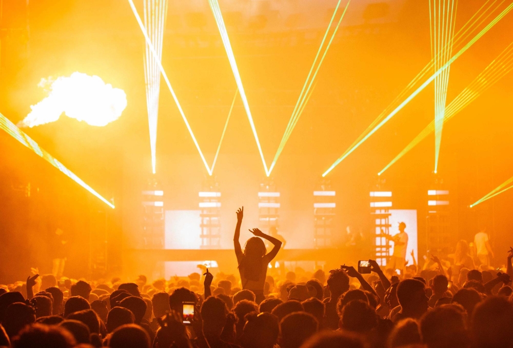beautiful-shot-live-concert-performance-with-yellow-light-show-big-crowd-cheering